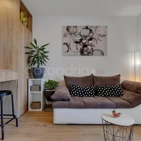 Newly Built Luka Apartment Makarska