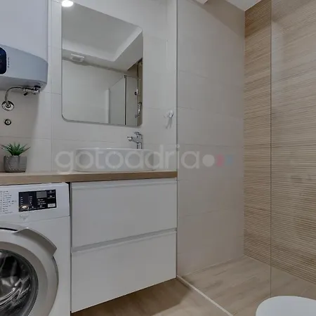 Newly Built Luka Apartment Makarska