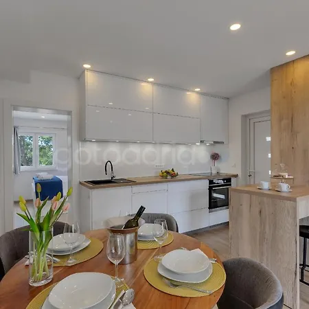 Newly Built Luka Apartment Makarska