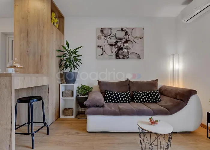 Newly Built Luka Apartment Makarska