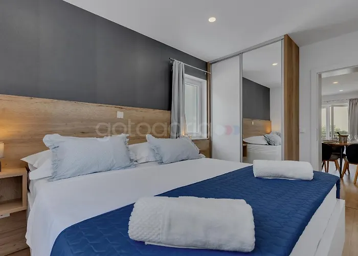 Newly Built Luka Apartment Makarska