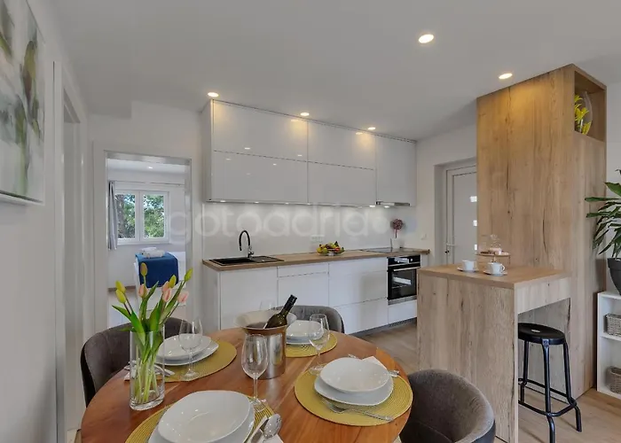 Newly Built Luka Apartment Makarska